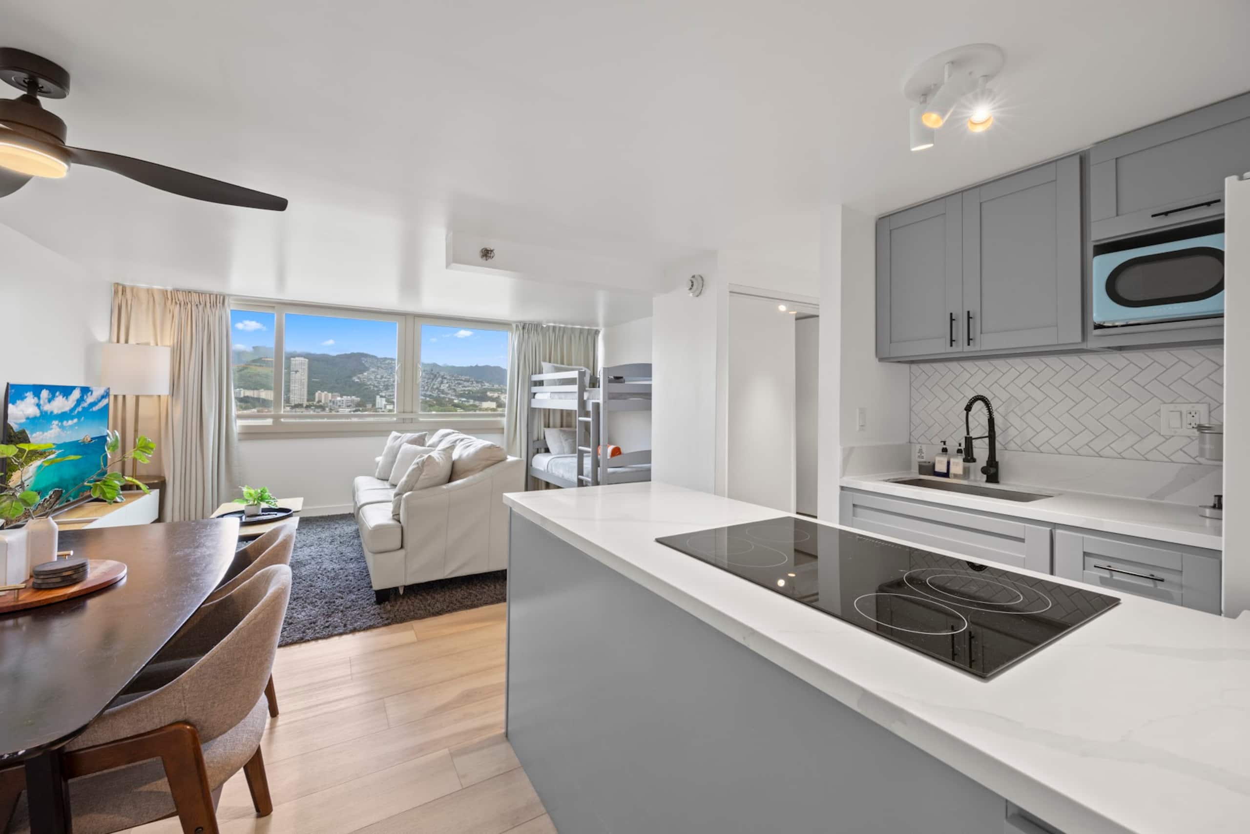 Condo in Honolulu · ★4.96 · 1 bedroom · 5 beds · 1 private bath - Image 23