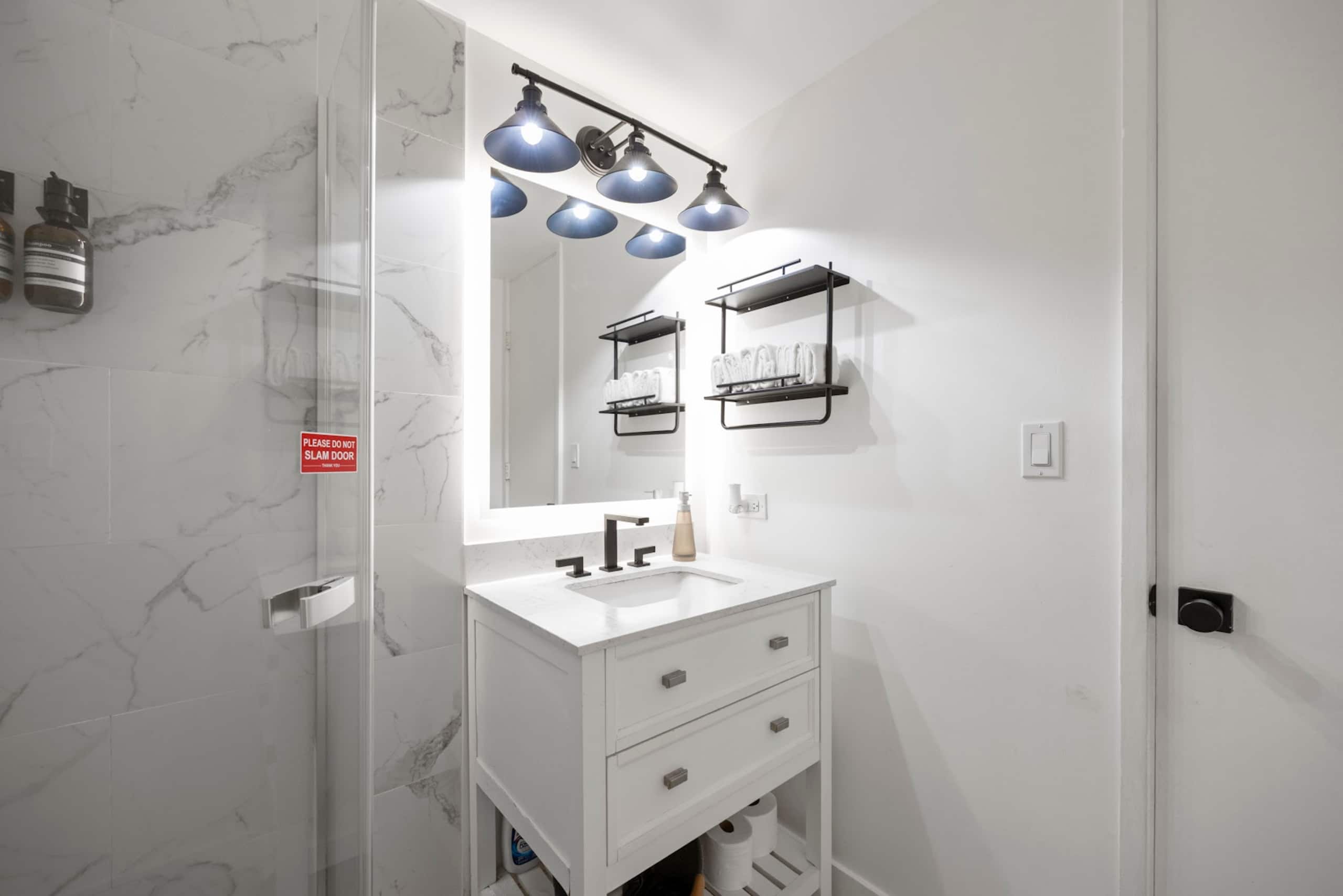 Condo in Honolulu · ★4.96 · 1 bedroom · 5 beds · 1 private bath - Image 44