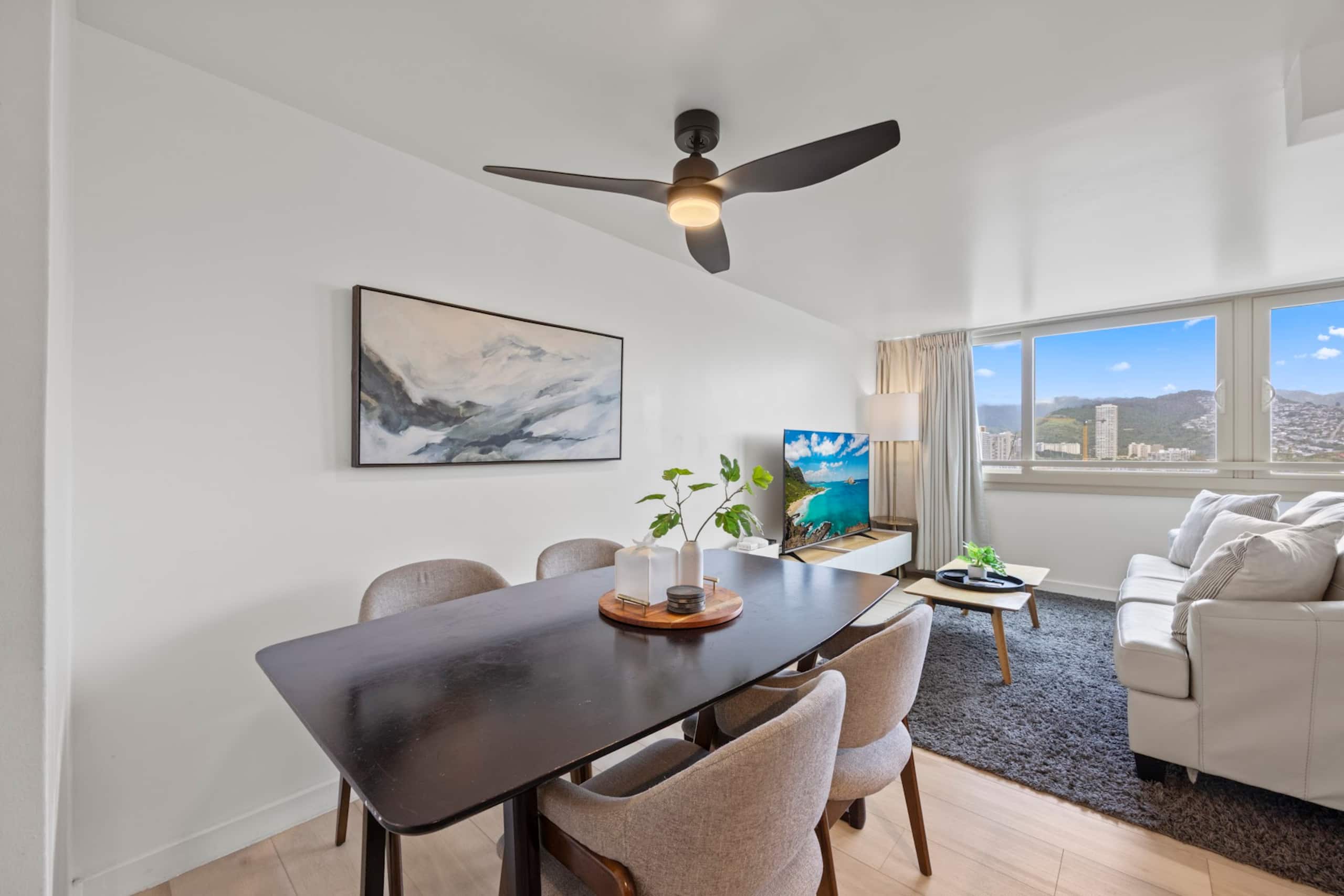 Condo in Honolulu · ★4.96 · 1 bedroom · 5 beds · 1 private bath - Image 32