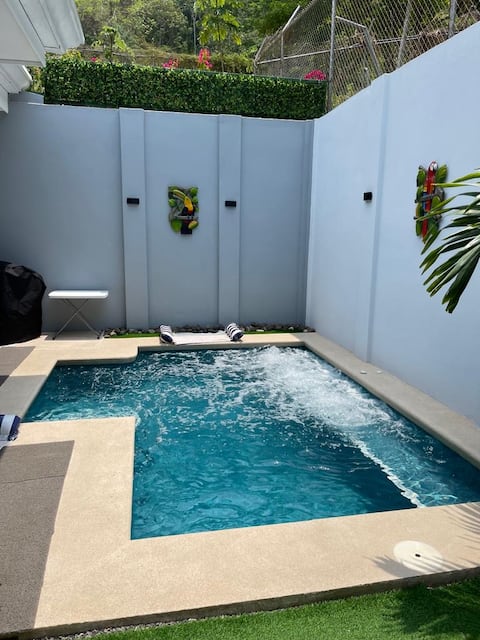 Private house with  pool and Jacuzzi