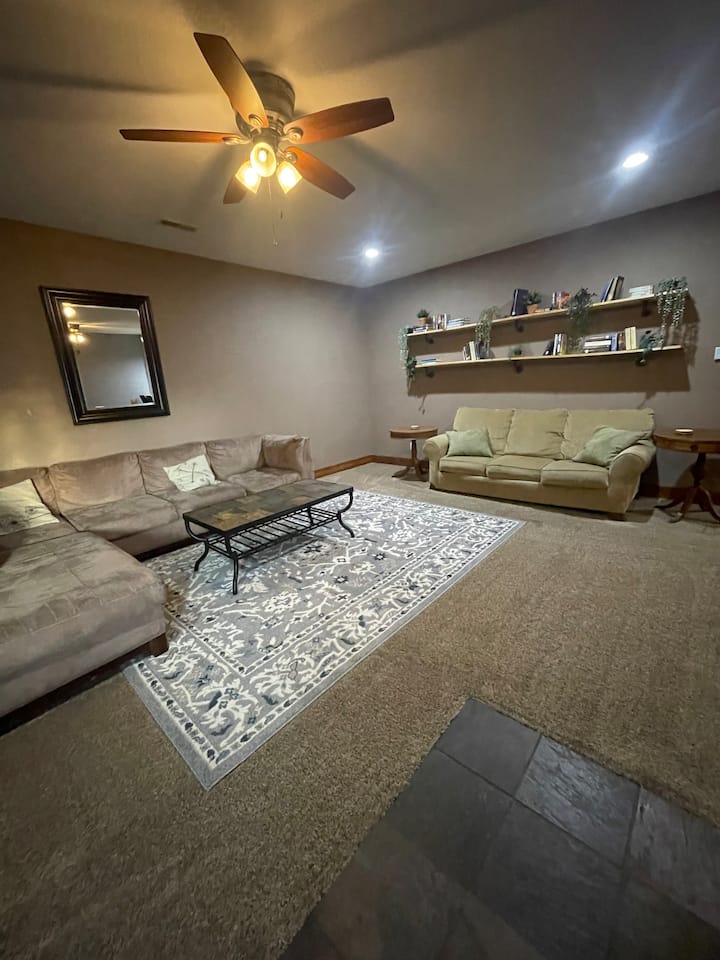 Relaxing, And Spacious 2 Bedroom 2 Bathroom Home - Quincy, IL
