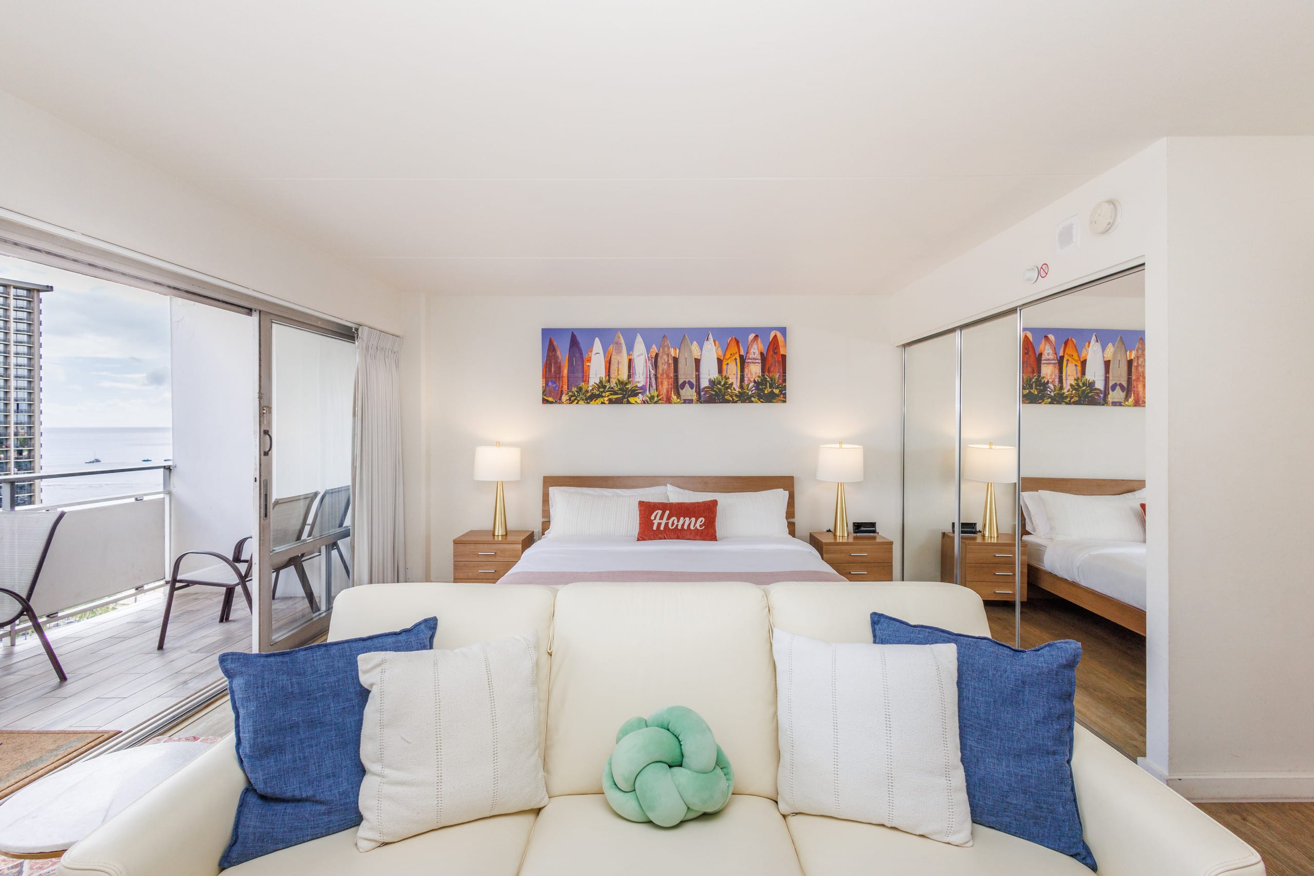 Condo in Honolulu · ★4.98 · Studio · 2 beds · 1 private bath - Image 2