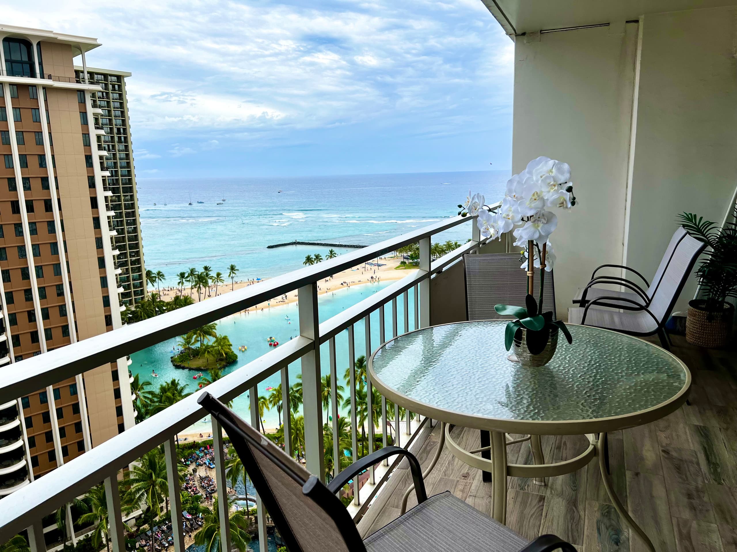 Condo in Honolulu · ★4.98 · Studio · 2 beds · 1 private bath - Image 16