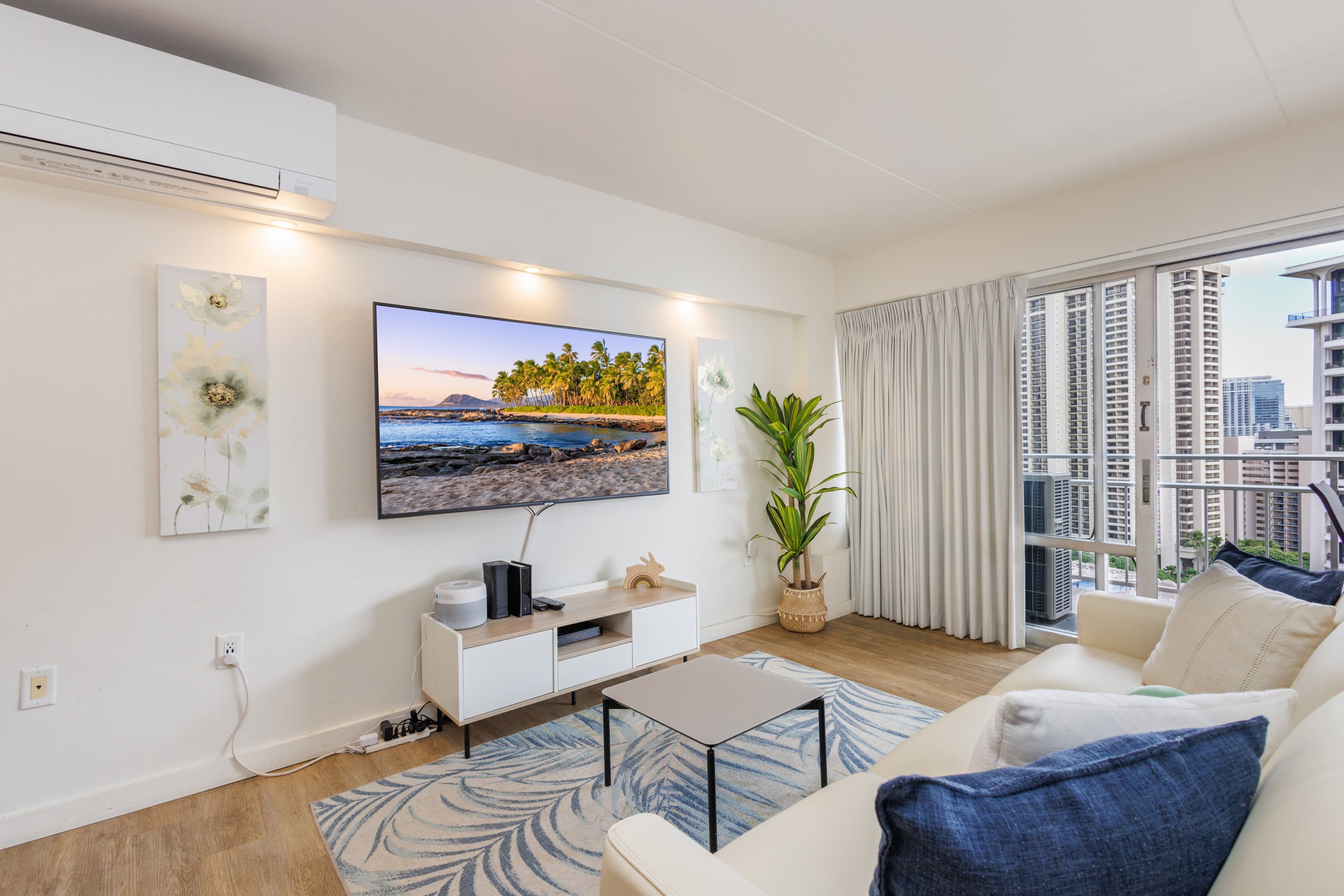 Condo in Honolulu · ★4.98 · Studio · 2 beds · 1 private bath - Image 31