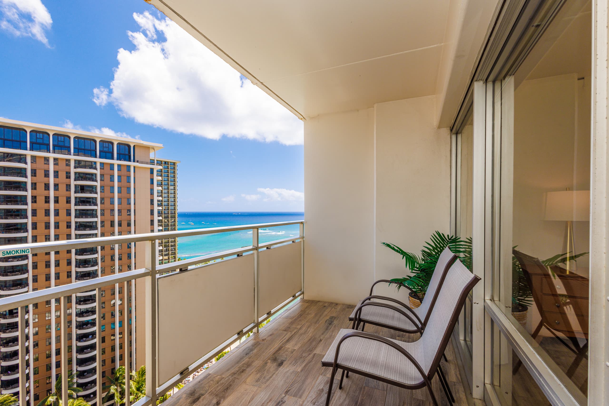 Condo in Honolulu · ★4.98 · Studio · 2 beds · 1 private bath - Image 17