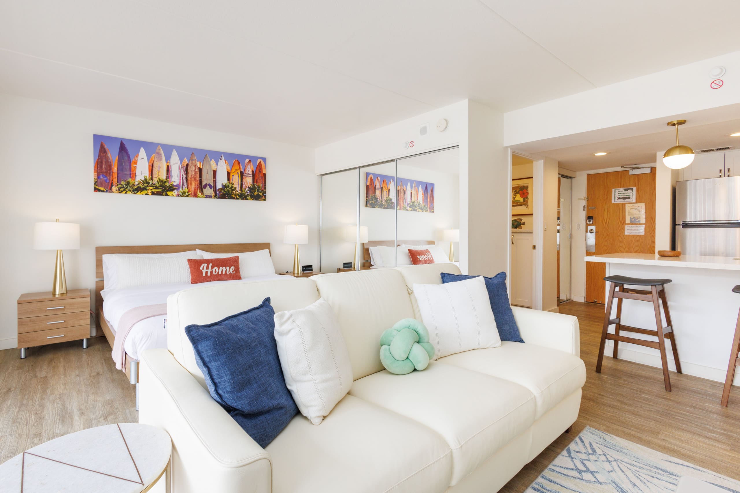 Condo in Honolulu · ★4.98 · Studio · 2 beds · 1 private bath - Image 1