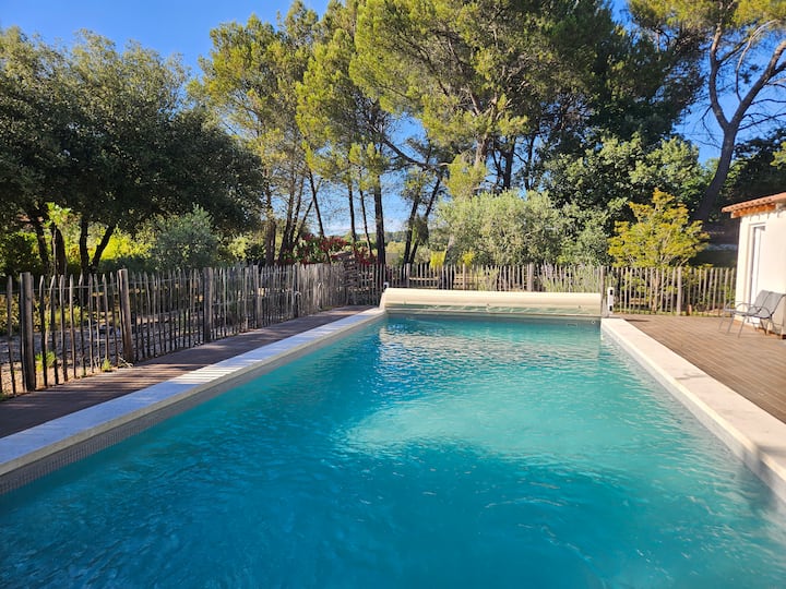 Pinède 4000m², Piscine Jacuzzi, Emplacement Idéal - Mazan