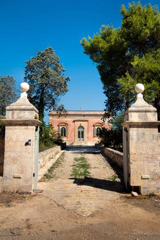 Antique Villa Rosa – 3 bed, 2 bath, pool, aircon gallery image 2