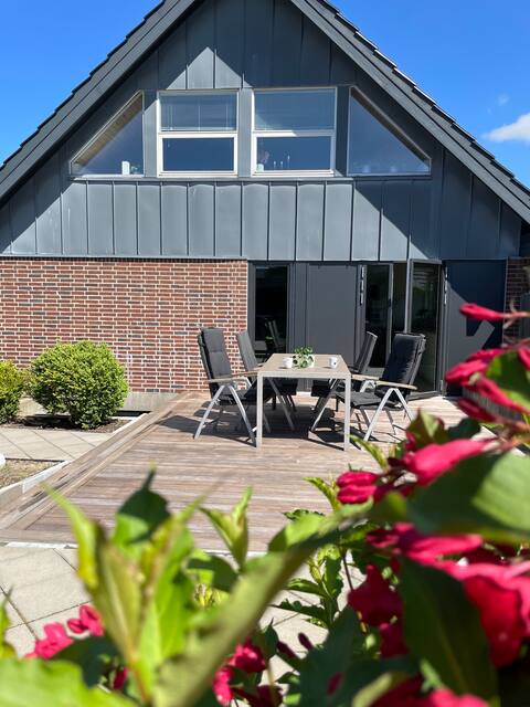 Lovely family house with lovely garden