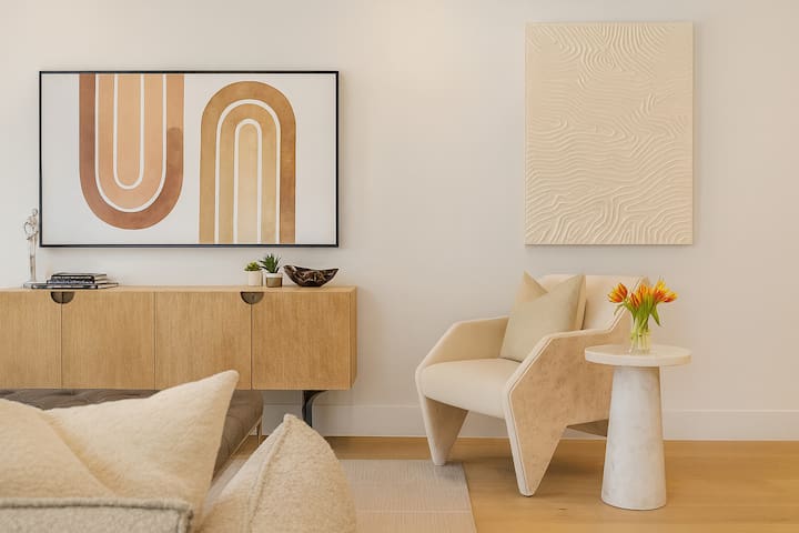 SoLux in SoCo | 4 King Suites + Close to DT