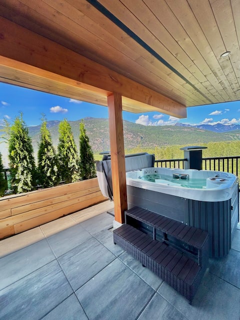 Mountain View : Modern private suite with hot tub