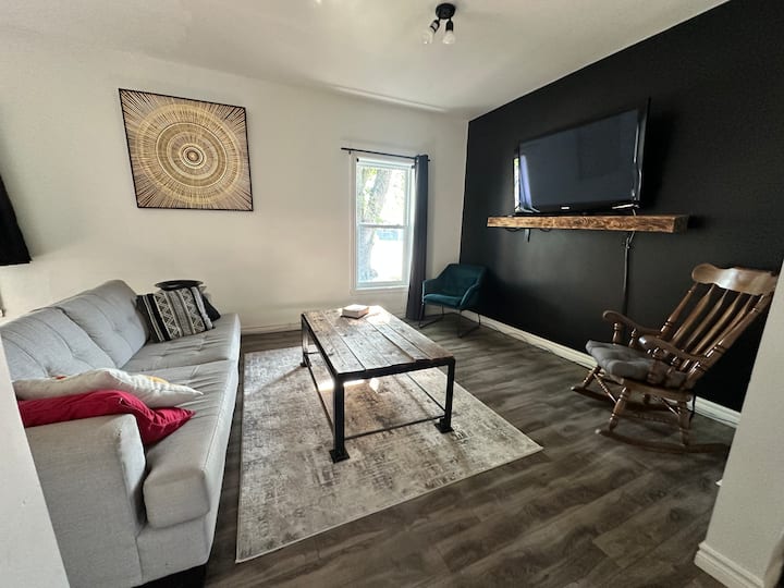 Grand Espace Avec  Bon Emplacement Près - Drummondville