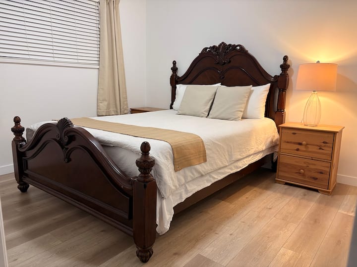 Bright & Tidy 2-bedrooms Suite (Free Parking) - Coquitlam
