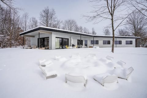 Modern Luxury Villa w/ Fire Pit & Views