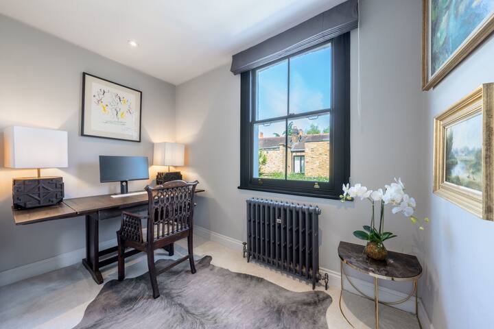 Stunning townhouse by the river gallery image 4