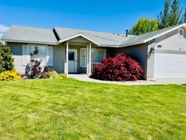 Executive, 3 Bedroom Luxury Home With Hot Tub! - Meridian, ID