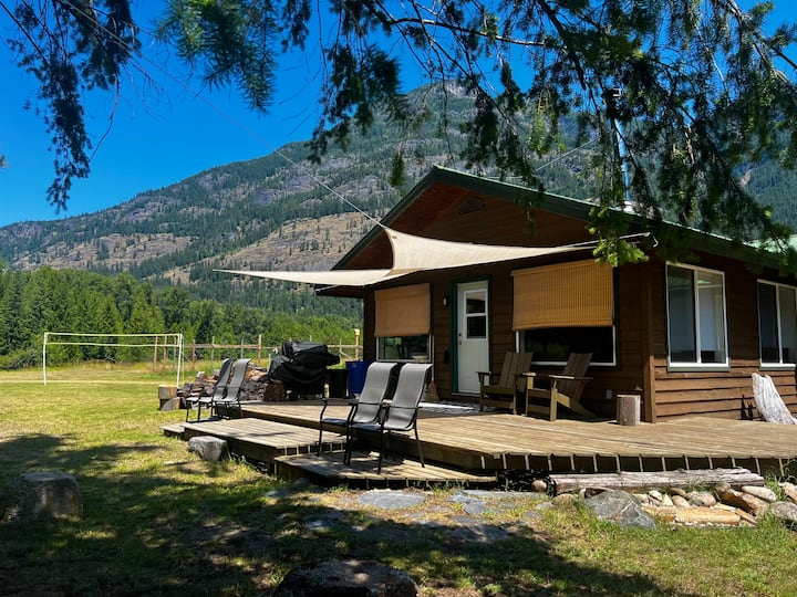 Secluded Riverside Cabin with Private Beach