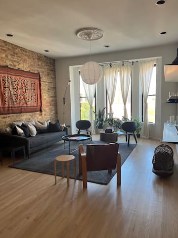 City Urban Loft in the Heart of Wicker Park!