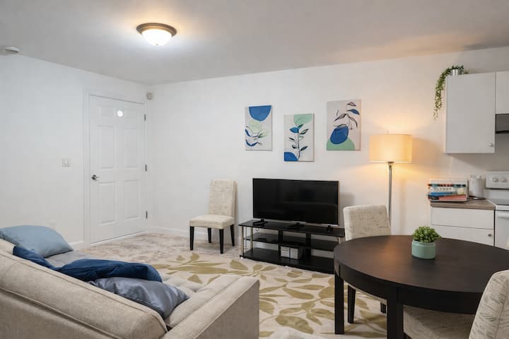 Walking Distance To Skytrain | Cozy Great Location - Vancouver