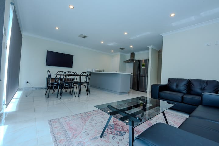 Spectacular 3 Bedroom, 2 Bathroom Home. - Greenmount