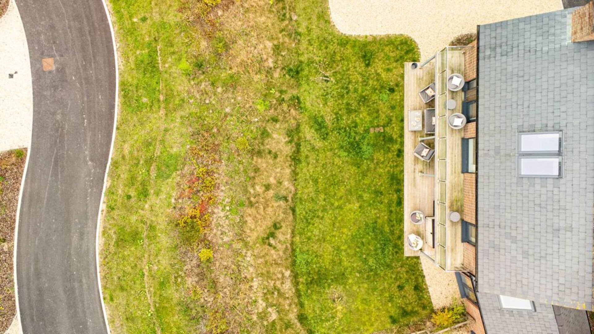 Minerva (OI30), Silver Lake, Dorset — photo 2