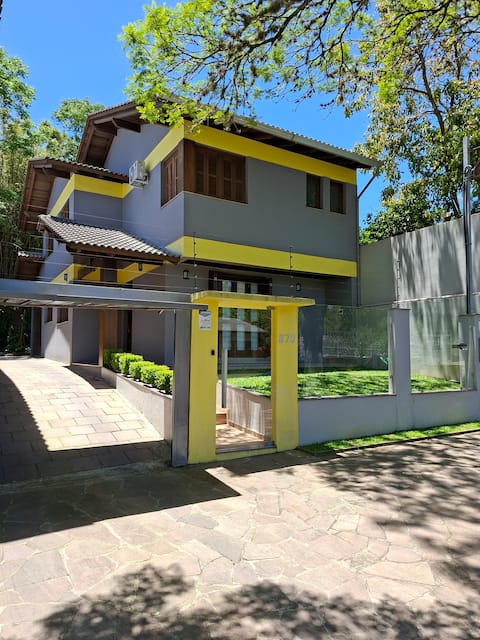 House with bathtub and fireplace in the Serra Gaúcha.
