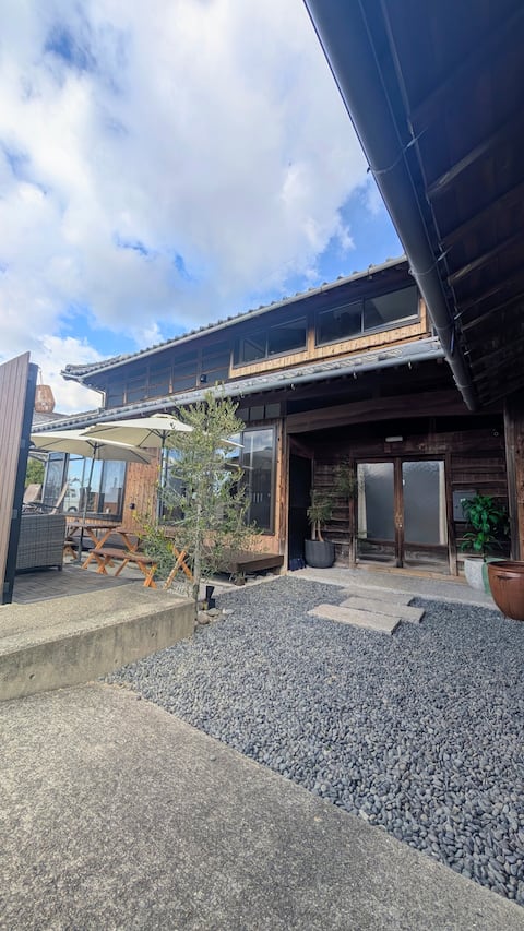 Along the sea/Ninja mansion inn that is exciting for adults and children/200㎡/40 seconds to the beac