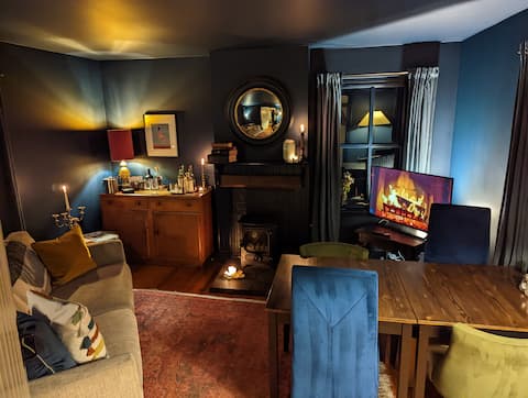 Luxury catered 4pp B&B apartment, dinner available