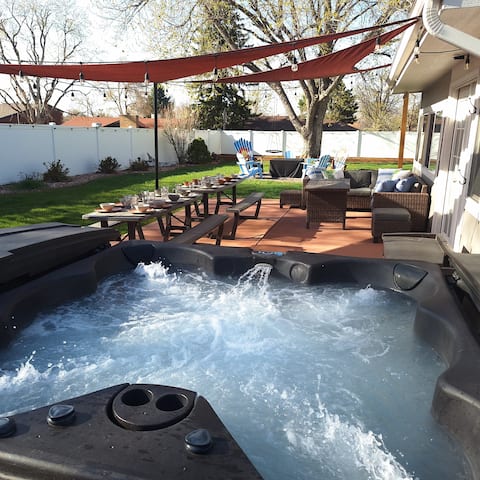 Red Rocks *Sleeps 16 * Arcade *Firepit *Pickleball