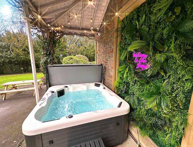 Entire Mansion 14 en suite bedrooms sleeps 34 gallery image 5