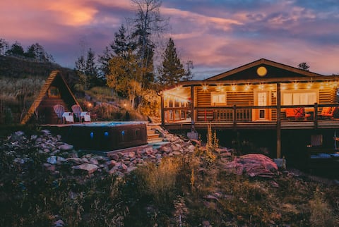 Open Air Cinema & Hot Tub | 1970s Log Cabin
