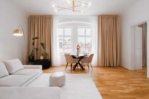 Top performing Airbnb: Charles Bridge Tower Residence • 94m² in Praha