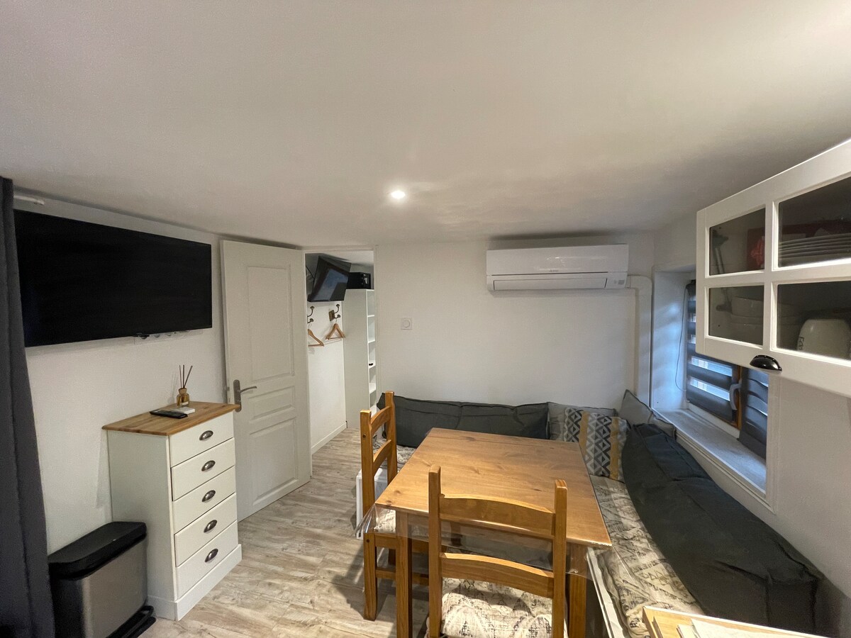 Popular Airbnb listing: Chalet Argeles 4 people private pool garden 2300 m2 in Argelès Sur Mer