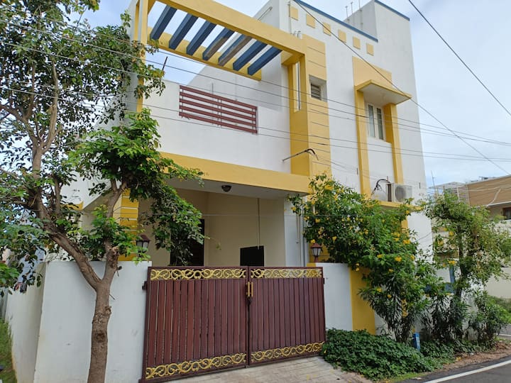 Cheerful 3 AC bedroom villa with free parking