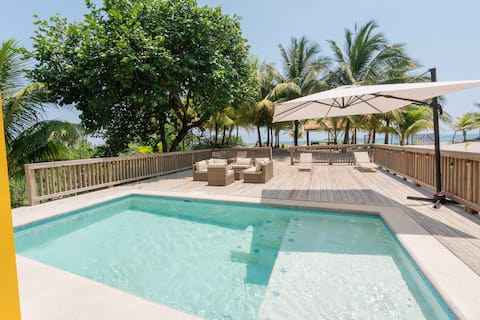 Oceanfront Beach House with Pool in Tela