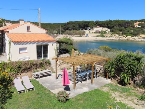House with ocean views & direct access to the beach