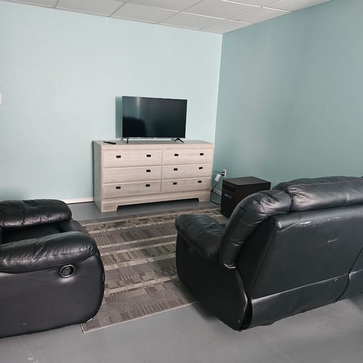 Haven Of Rest - Private Basement Suite In A House. - Meadow Lake