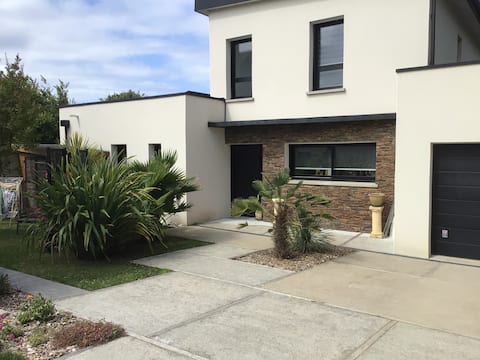 Top performing Airbnb: ideal independent cottage 200 m from the beach in Saint Nazaire