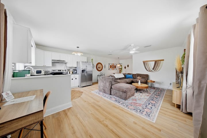 Boho Inspired Apt. In The Heart Of Tampa Bay! - Tampa, FL