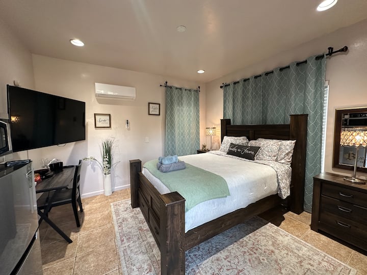 Quiet & Comfy Backyard Studio With Private Access - Tulare, CA