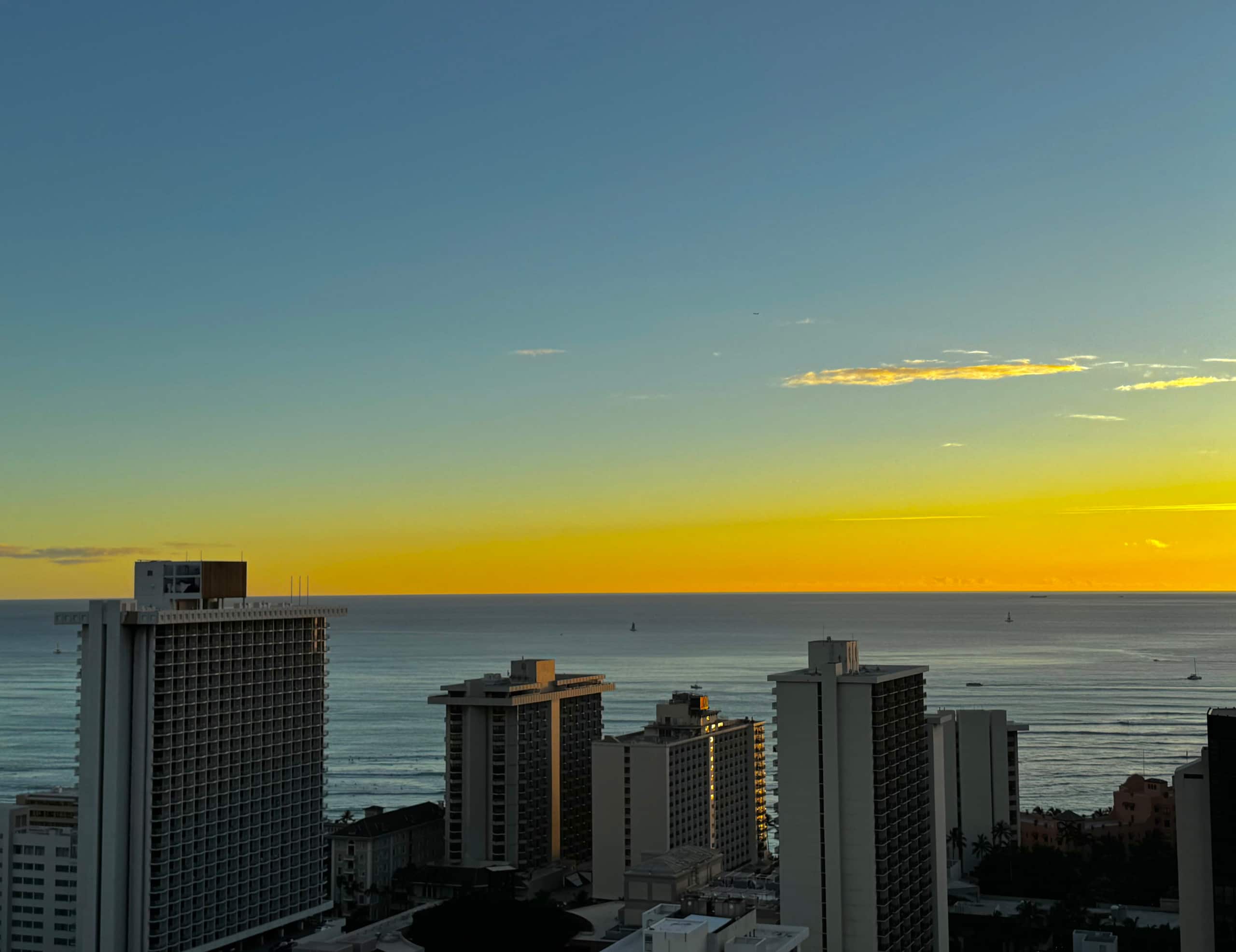 Condo in Honolulu · ★4.94 · Studio · 1 bed · 1 private bath - Image 33