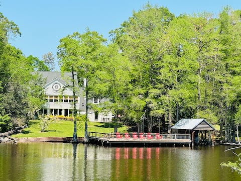 Horton House 12 guests no pets/unapproved parties