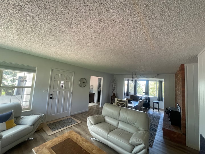 🪴Luxury Living ~ Executive Ranch Near Old Town - Fort Collins, CO