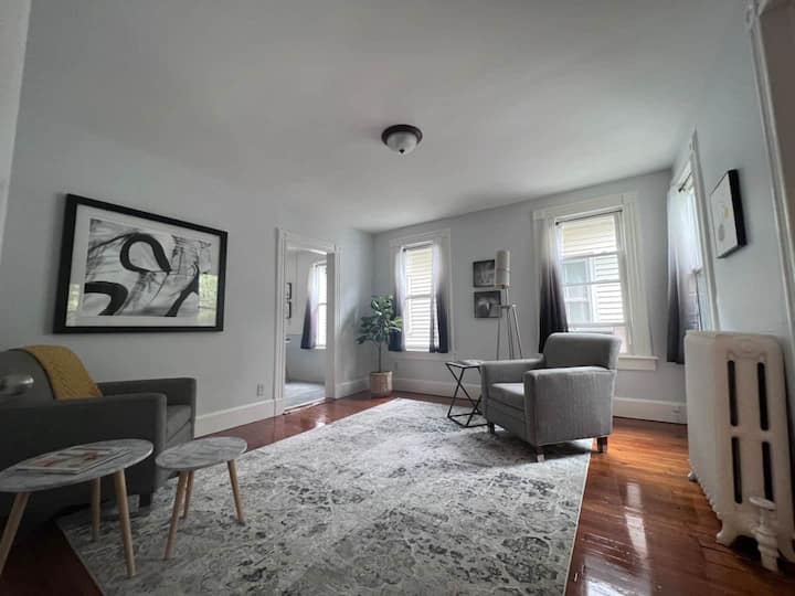 Blue Ridge Room | Affordable Room Near Yale - New Haven, CT