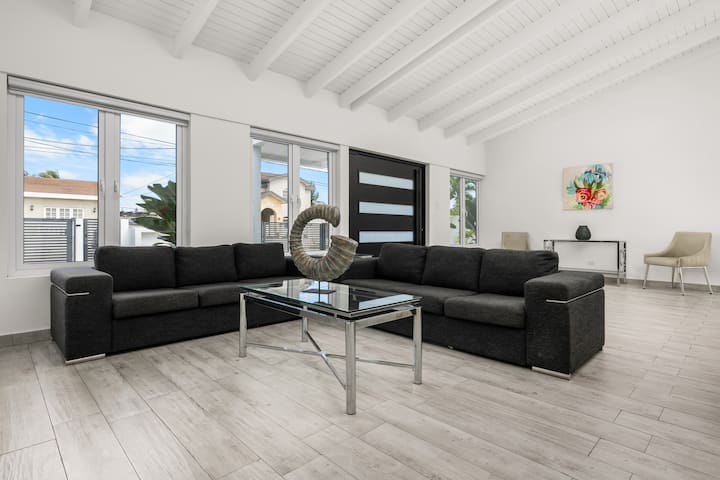 5br Villa W/ Private Pool 10 Min Walk> Eagle Beach - Aruba