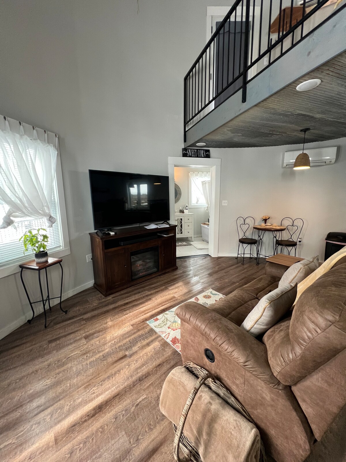 Converted grain bin guest house on Katy Trail. - Barns for Rent in  Rhineland, Missouri, United States - Airbnb