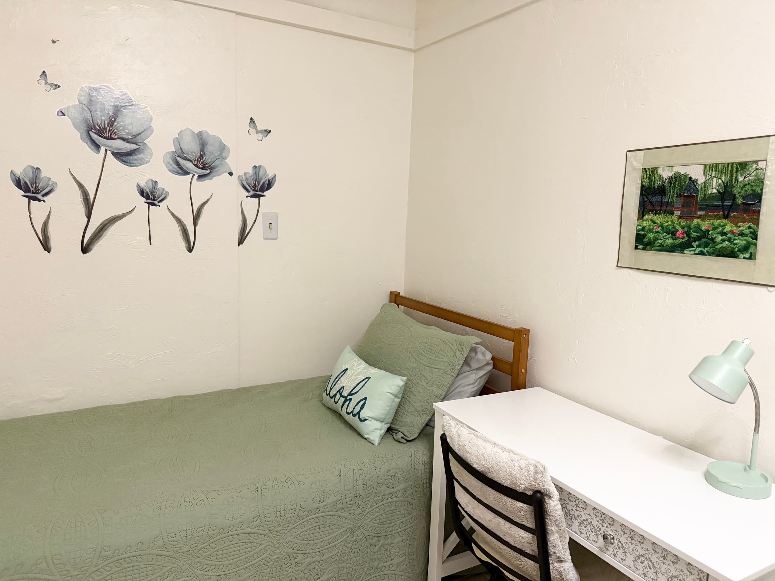 Condo in Hilo · ★4.87 · 2 bedrooms · 4 beds · 1 private bath - Image 6