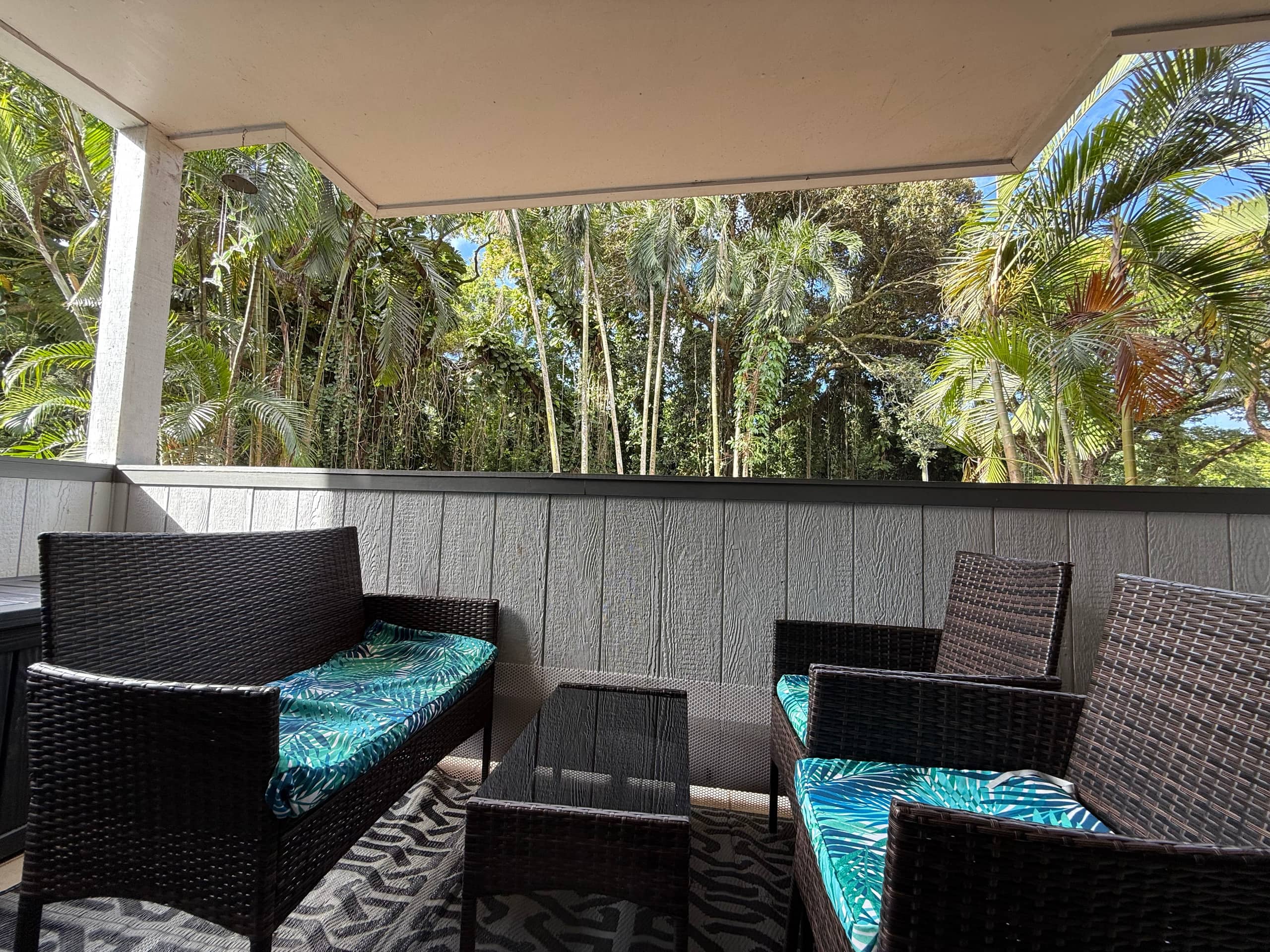 Condo in Hilo · ★4.87 · 2 bedrooms · 4 beds · 1 private bath - Image 9