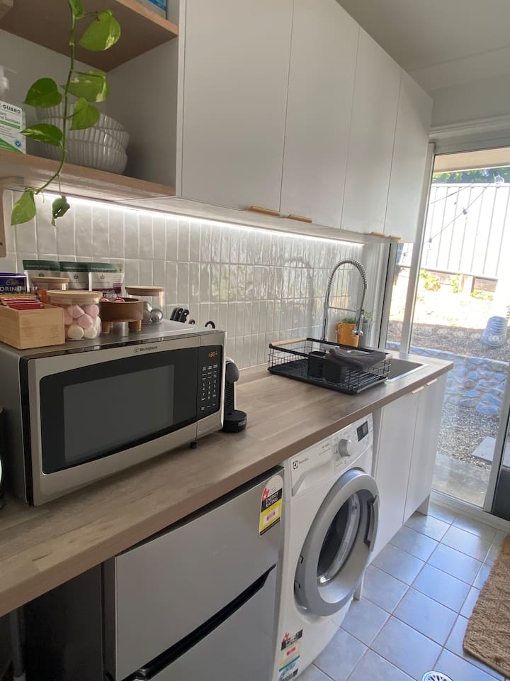 ‘Palm Lane’ -Bright & Self Contained Part Of House - Coffs Harbour