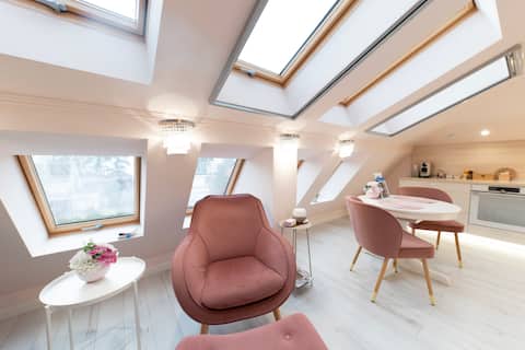 Successful Airbnb property: Flower Suite • 50m from Lake Balaton • For Couples in Siófok